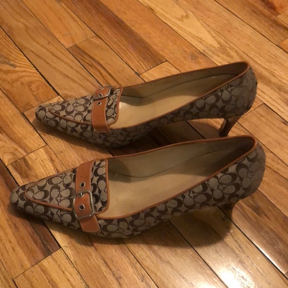 Coach Signature logo heels with tan buckle size 9 - Picture 2 of 7